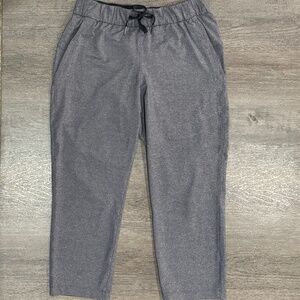 Lululemon On the Fly Crop 23" Heathered Black Mid Rise Pocket Trouser Pant 6